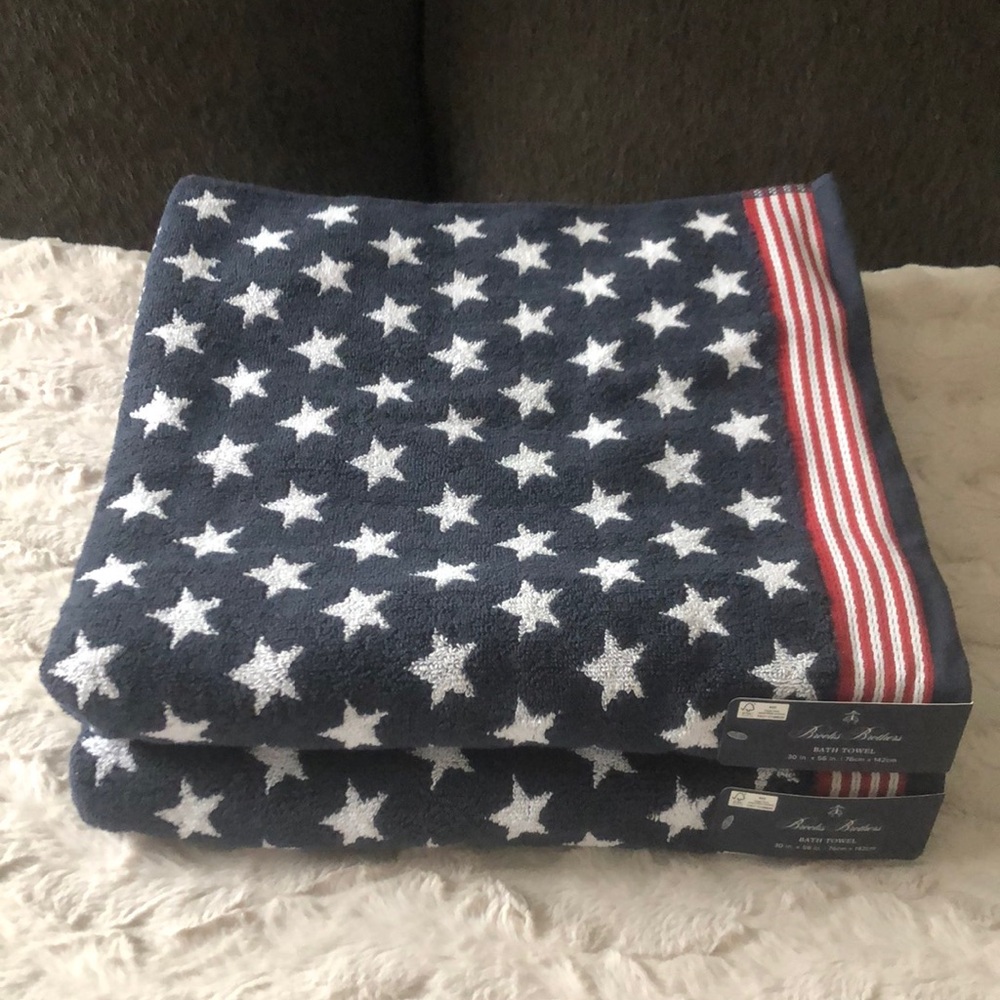 Brooks Brothers Navy, White and Red Star-Striped Bath Towel